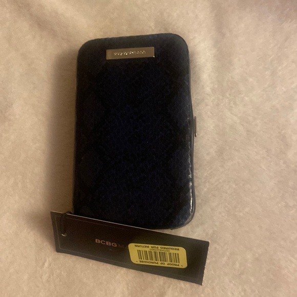 BCBG Clasp Case/Phone Case NWT - Picture 1 of 8